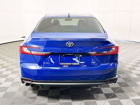 Used 2025 Toyota Camry SE w/ Convenience Package FWD image 4