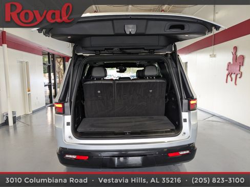 Used 2023 Jeep Wagoneer Series II image 12