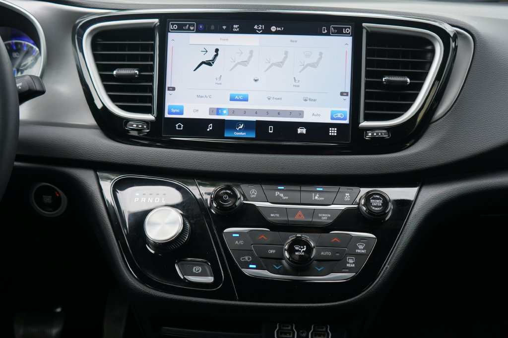 Used 2025 Chrysler Pacifica Select FWD image 21