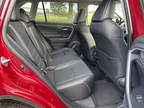 Used 2023 Toyota RAV4 XLE Premium image 19