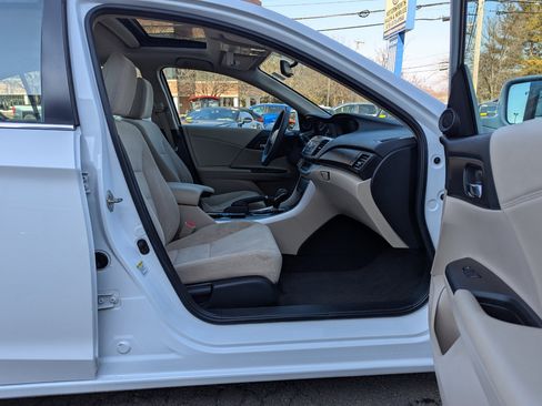 Used 2015 Honda Accord EX image 31
