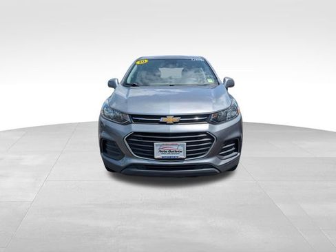 Used 2020 Chevrolet Trax LS AWD/4WD image 2