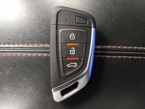 Used 2020 Nissan Sentra SR w/ Premium Package image 32