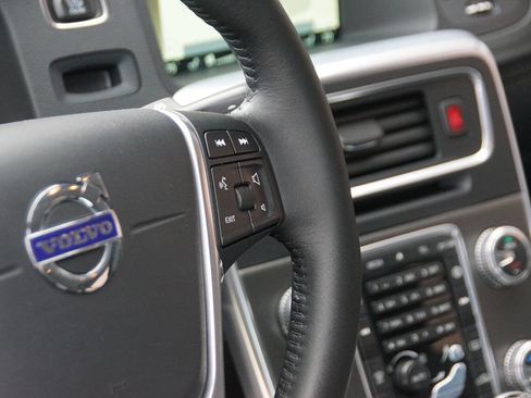 Used 2016 Volvo V60 T5 Premier w/ Convenience Package image 25