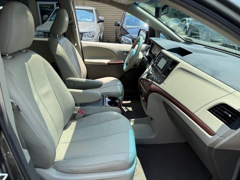 Used 2012 Toyota Sienna XLE FWD image 36