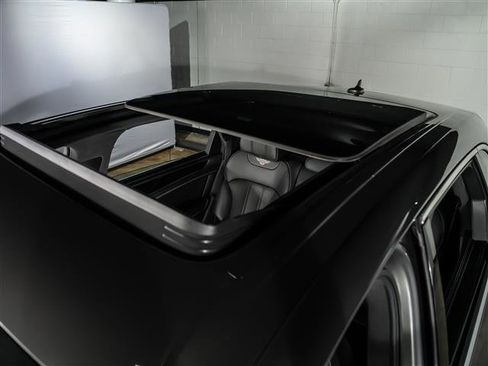 Used 2018 Bentley Bentayga image 19