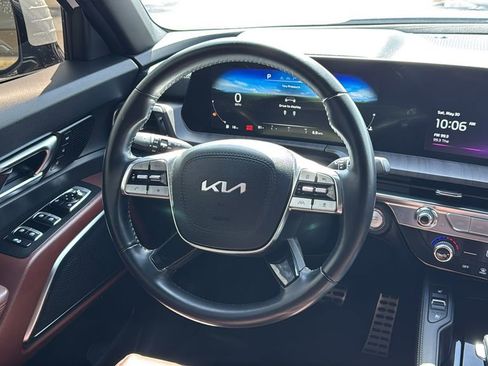 Used 2024 Kia Telluride SX w/ Towing Package FWD image 23