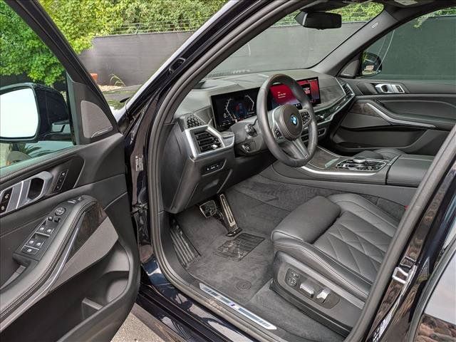 Used 2025 BMW X5 xDrive40i w/ M Sport Package AWD/4WD image 27