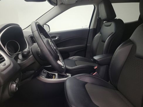 Used 2017 Jeep Compass Latitude w/ Popular Equipment Group FWD image 17