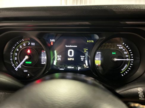 Used 2024 Jeep Wrangler Unlimited AWD/4WD image 16