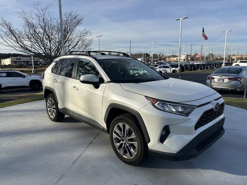 Used 2021 Toyota RAV4 XLE Premium image 2