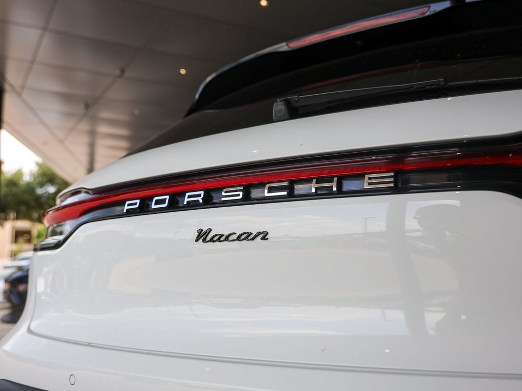 Certified 2026 Porsche Macan AWD/4WD image 15