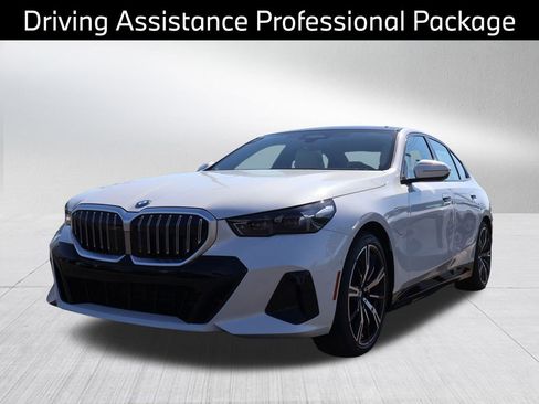 New 2026 BMW 550e xDrive image 5