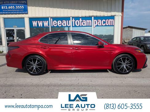 Used 2023 Toyota Camry SE FWD image 2