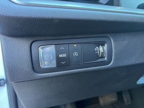 Used 2025 Chevrolet Traverse LT image 18