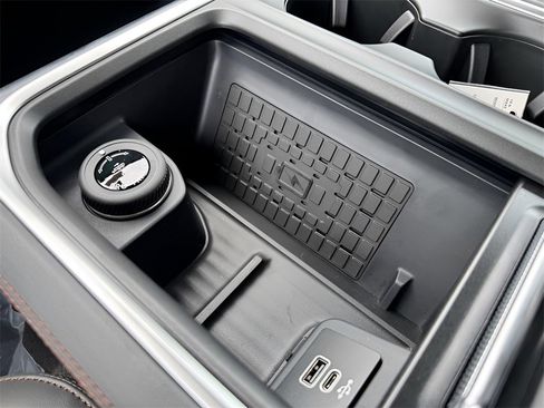 New 2025 Ford Expedition Active image 17