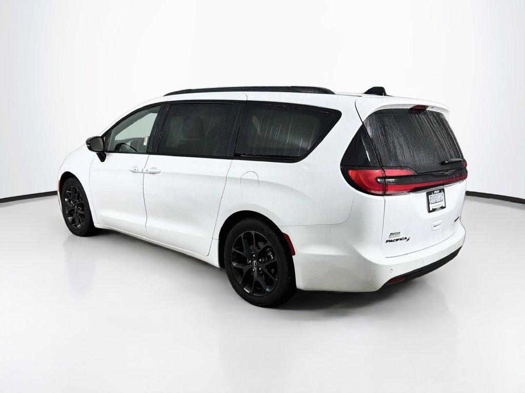 Used 2025 Chrysler Pacifica Limited FWD image 7