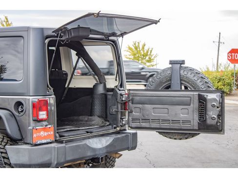 Used 2018 Jeep Wrangler Unlimited Sport S AWD/4WD image 10