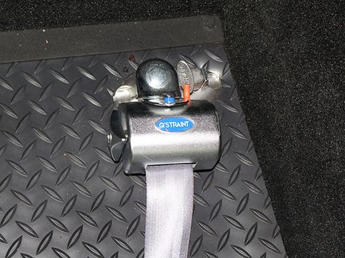 Used 2021 Chrysler Pacifica Touring image 23