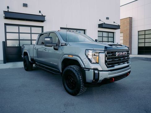 Used 2024 GMC Sierra 3500 AT4 w/ Technology Package AWD/4WD image 9