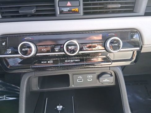 Used 2023 Honda Pilot Touring image 27