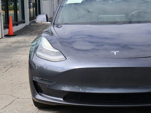 Used 2018 Tesla Model 3 Mid Range image 13