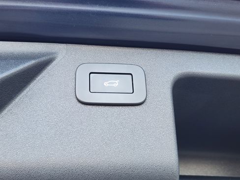 Certified 2023 Land Rover Discovery Sport SE image 34