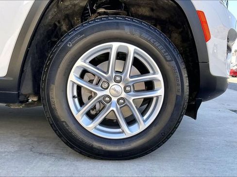 Used 2025 Jeep Grand Cherokee Laredo X w/ Trailer Tow Package AWD/4WD image 8