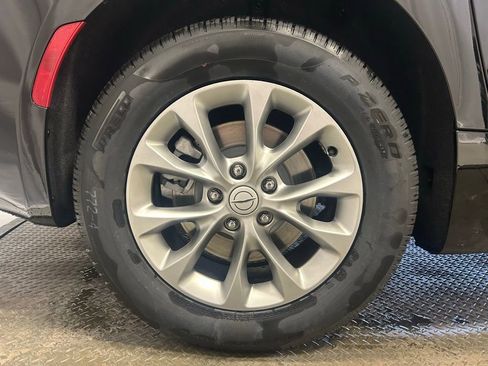 New 2026 Chrysler Pacifica Select image 30