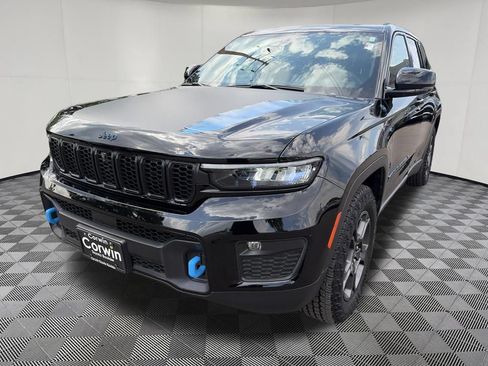 Used 2024 Jeep Grand Cherokee Trailhawk w/ Luxury Tech Group III AWD/4WD image 3