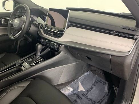 Used 2025 Jeep Compass Limited image 23