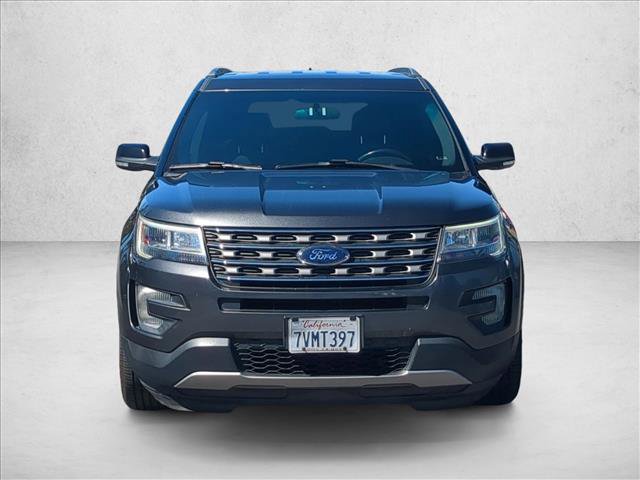 Used 2017 Ford Explorer XLT FWD image 2