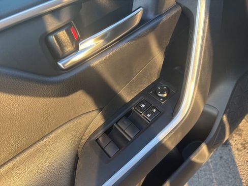 Used 2021 Toyota RAV4 XLE image 40