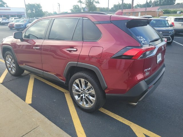Used 2019 Toyota RAV4 Limited w/ Cold Weather Package AWD/4WD image 6