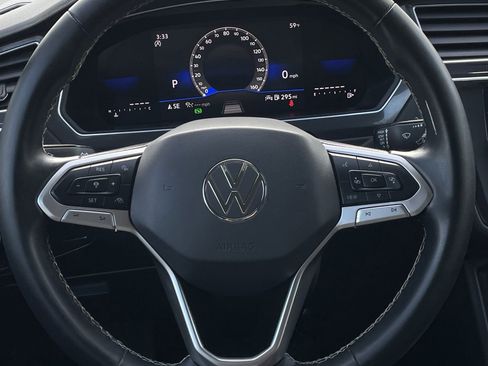 Used 2024 Volkswagen Tiguan SE image 12