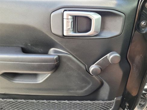 Used 2020 Jeep Gladiator Sport image 23