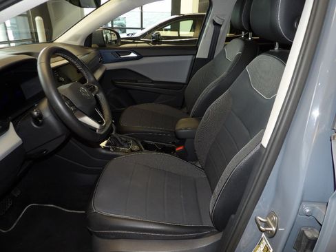 Used 2023 Volkswagen Taos SE w/ Panoramic Sunroof Package AWD/4WD image 26
