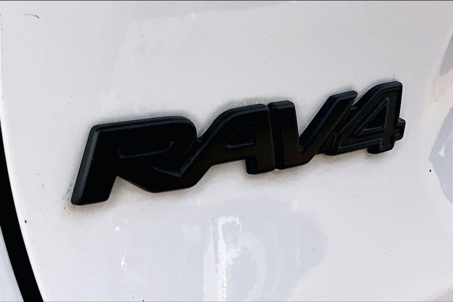 Used 2024 Toyota RAV4 XLE w/ Convenience Package FWD image 29