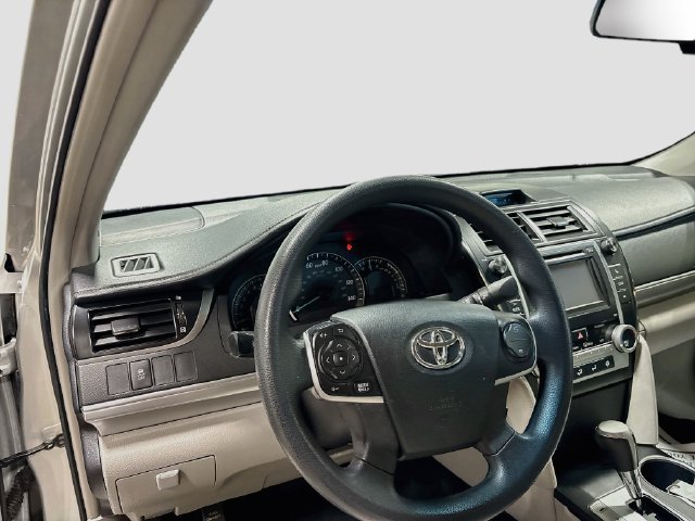 Used 2013 Toyota Camry LE FWD image 11