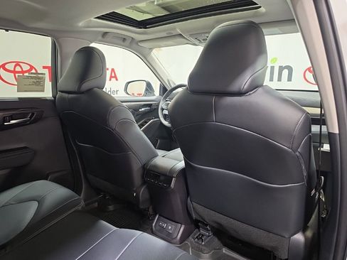 Used 2026 Toyota Highlander Limited AWD/4WD image 16