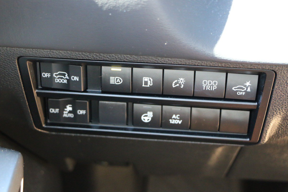 Used 2023 Toyota Sequoia Platinum AWD/4WD image 22