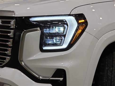 New 2026 GMC Terrain Denali w/ LPO, Black Badging Package image 31