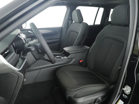 New 2025 Jeep Grand Cherokee Laredo X w/ Luxury Tech Group I image 18