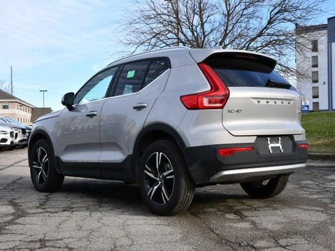 Certified 2025 Volvo XC40 B5 Core AWD/4WD image 5