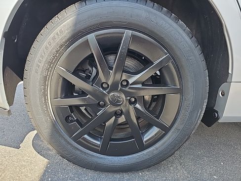 Used 2016 Toyota Prius V Three FWD image 18