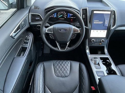 Used 2024 Ford Edge Titanium w/ Equipment Group 301A image 5