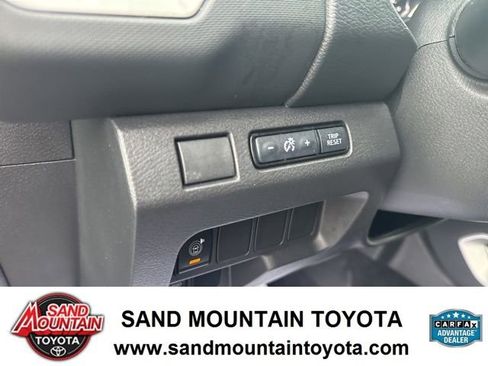 Used 2024 Nissan Frontier SV w/ Technology Package image 14