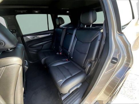 Used 2022 Cadillac XT6 Luxury image 28