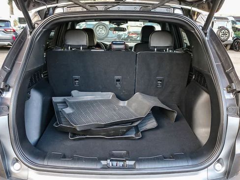 Used 2024 Ford Escape ST-Line w/ Cold Weather Package FWD image 27