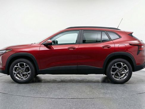 Used 2025 Chevrolet Trax LT image 5